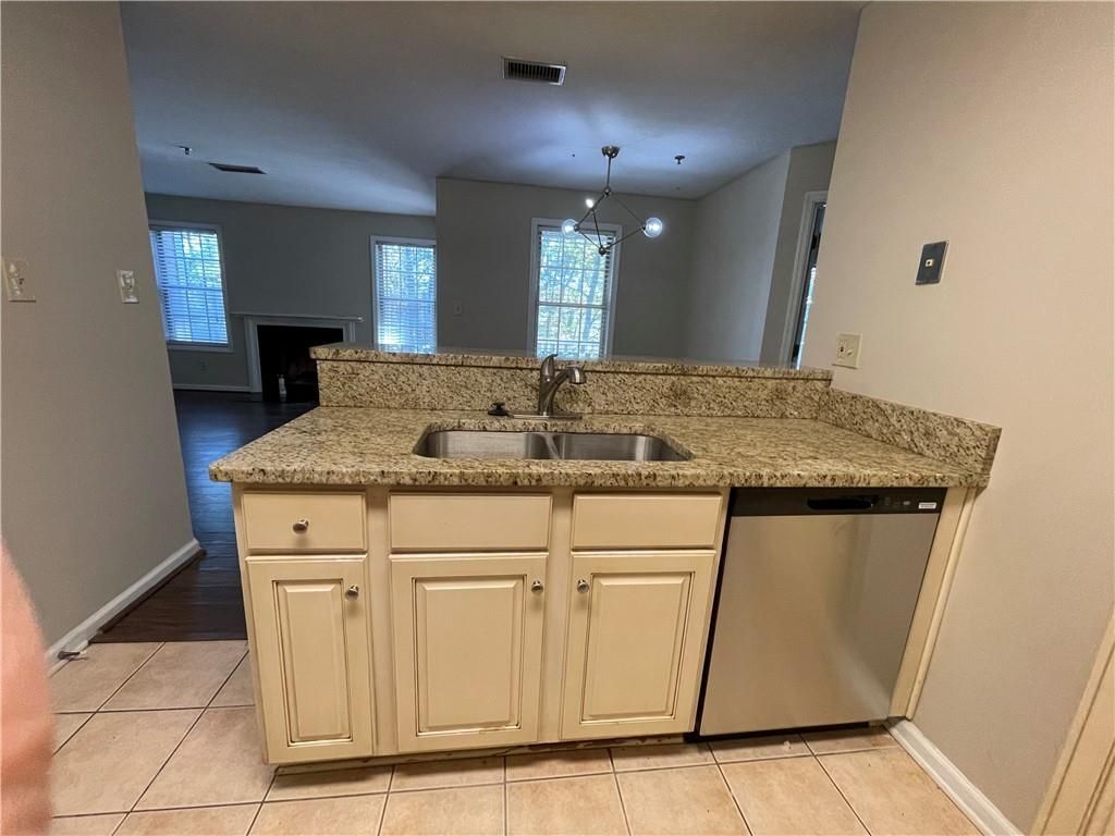 Building Photo - 2032 River Heights Walk SE