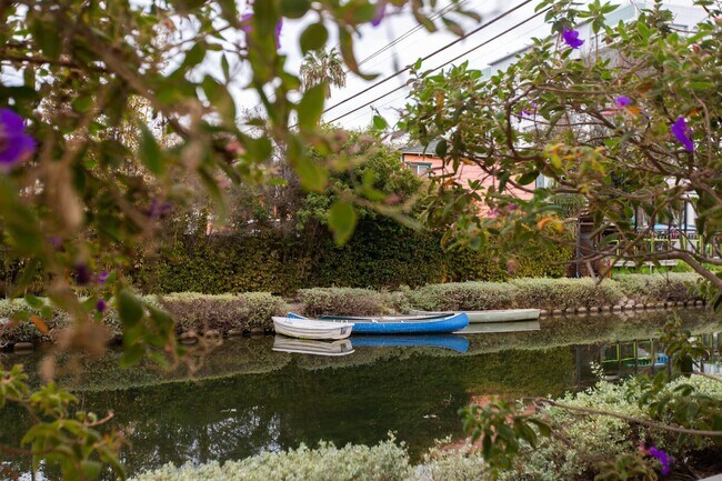 Building Photo - 3005 Strongs Dr