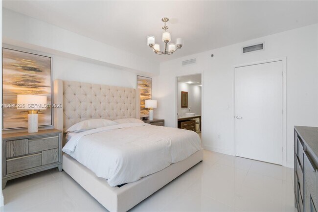 Building Photo - 475 Brickell Ave