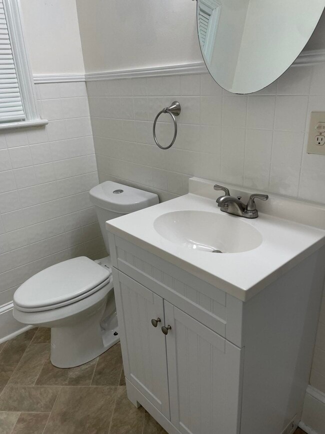 Building Photo - 906 Cherokee Ave