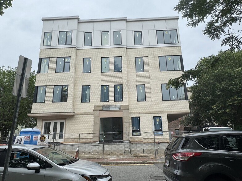 Building Photo - 300 Franklin St