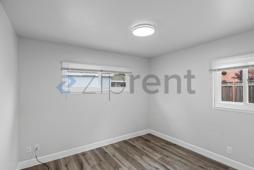 Building Photo - 122 Asbury St