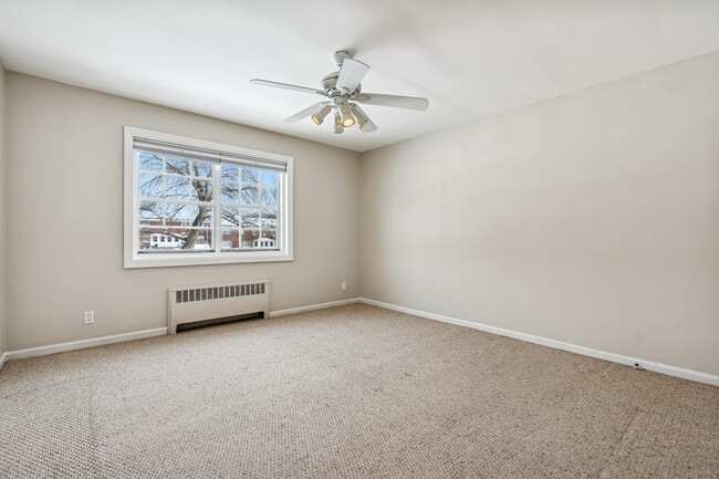 Building Photo - 6A W Roselle Ave