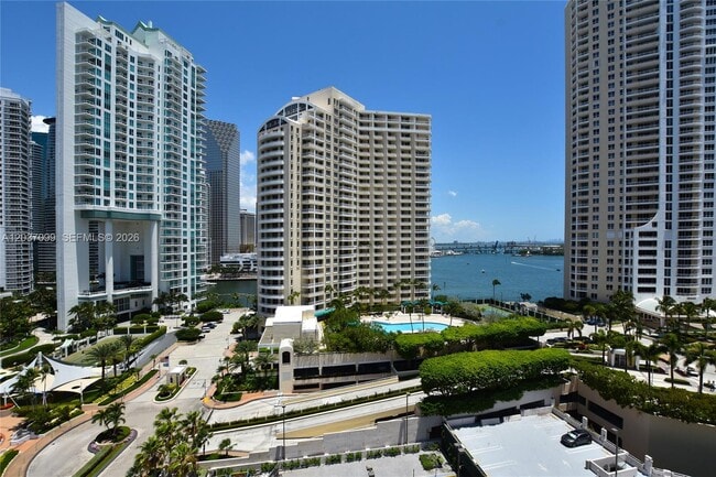 Building Photo - 540 Brickell Key Dr