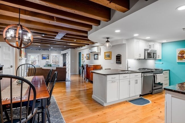 Primary Photo - 60 Commercial Wharf