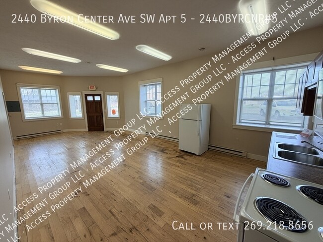 Building Photo - 2440 Byron Center Ave SW