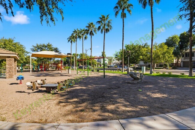 Building Photo - Charming Gilbert Home in The Gardens Commu...