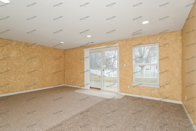 Building Photo - 1122 The Crossings Dr