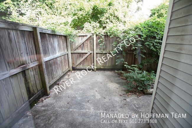 Building Photo - 1920 Kavanaugh Blvd