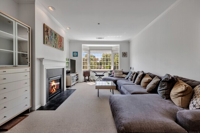 Building Photo - 1 King Philip Dr