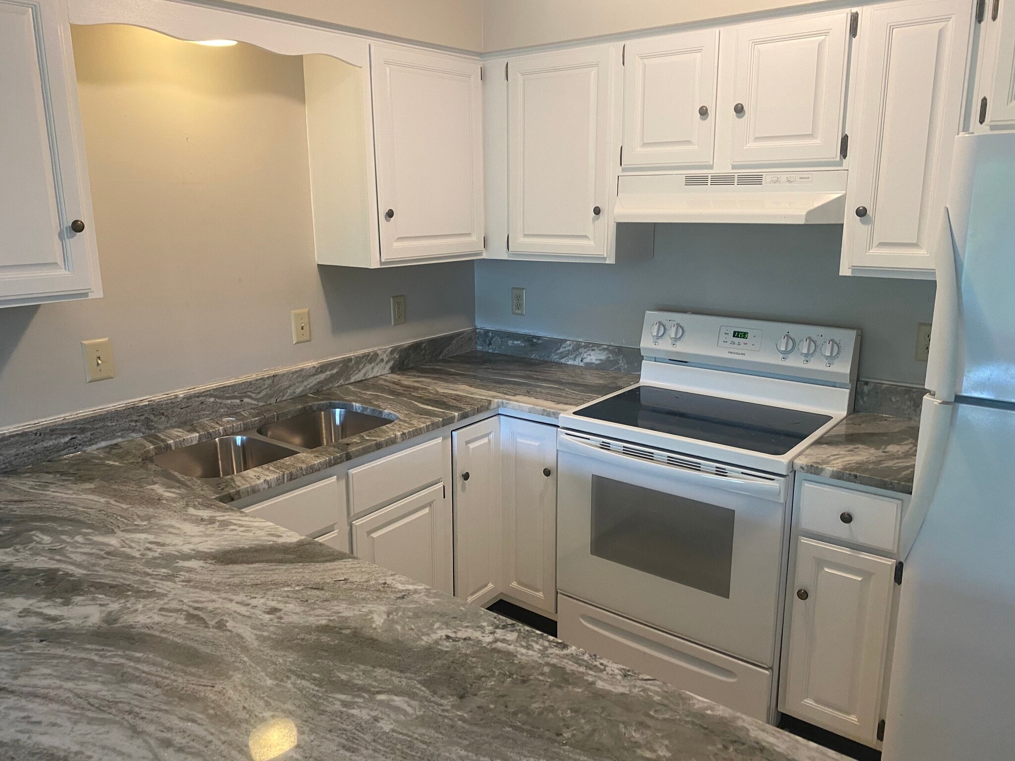 Building Photo - 5475 Archway Dr