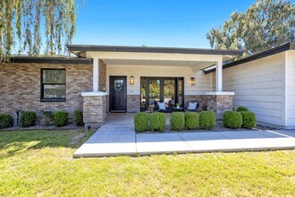 Building Photo - Beautifully furnished Arcadia Lite Rental Home!