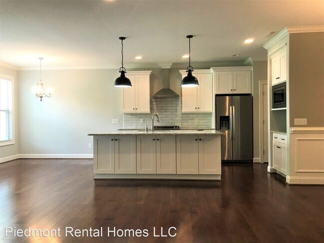 Building Photo - 3 br, 3 bath House - 105 Beckham Dr