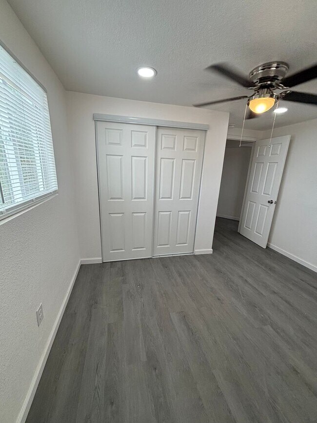 Building Photo - 232 W Barbara St