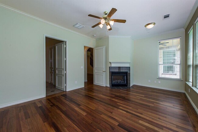 Building Photo - 15462 Mansion Woodland Dr