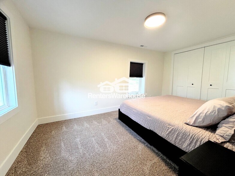 Building Photo - 4076 Indianola Ave