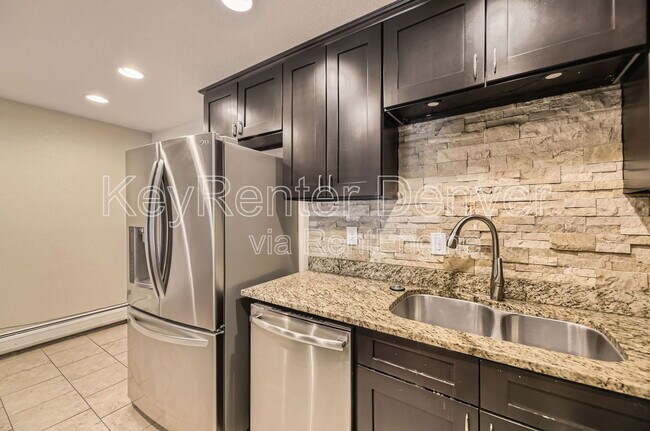 Building Photo - 1300 Golden Cir