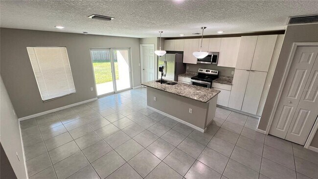 Building Photo - 1550 Pace Dr NW