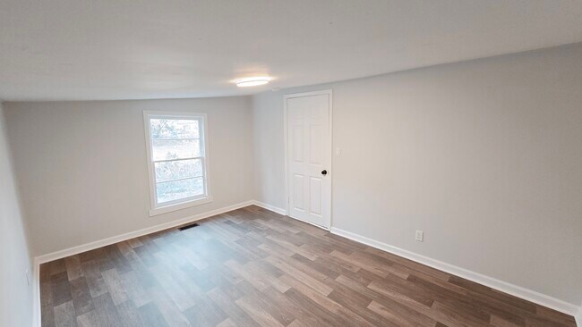 Building Photo - 64 Spruce St