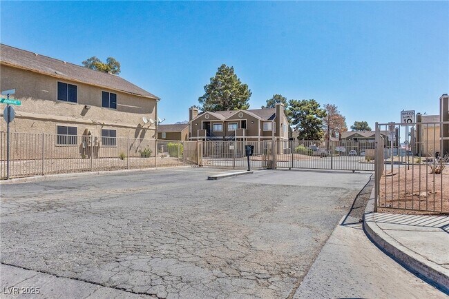 Building Photo - 2685 Jennydiane Dr