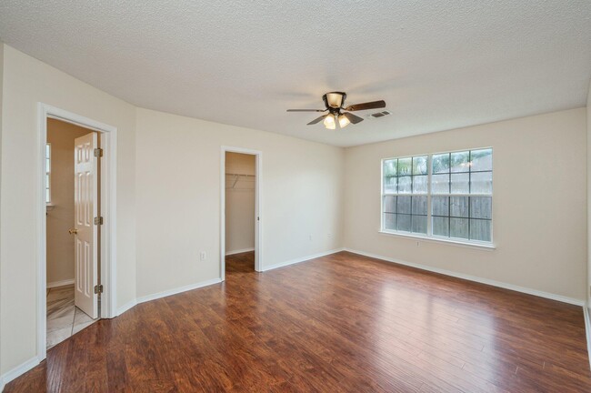 Building Photo - 3009 La Salle Ct