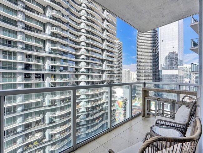 Building Photo - 1050 Brickell Ave