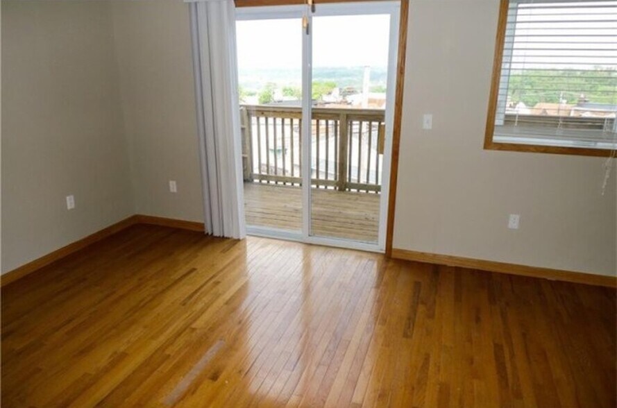 Building Photo - 20 E Amanda Ave