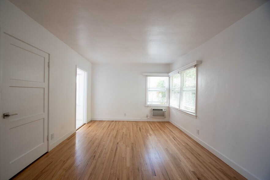 Building Photo - 14437 Dickens St