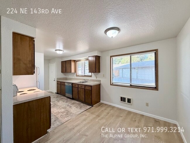 Building Photo - 224 NE 143rd Ave