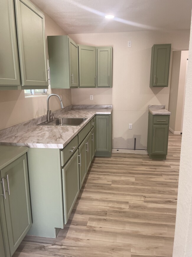 Building Photo - 1406