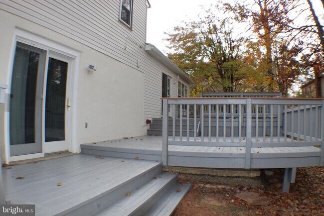 Building Photo - 5584 Queen Victoria Ct