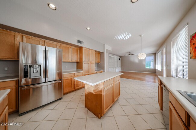 Building Photo - 5839 W Bloomfield Rd