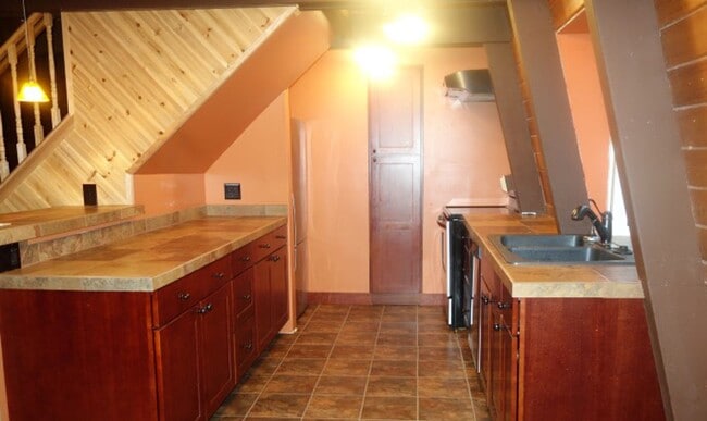 Building Photo - 2 Story 2 Bedroom 1 3/4 Bath Chalet Style on the Golf Course