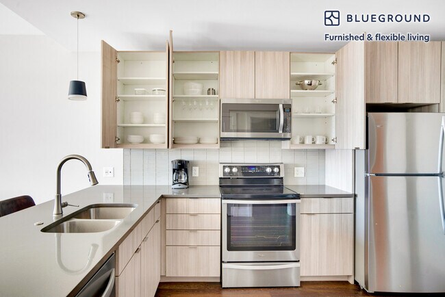 Building Photo - 985 Albion St