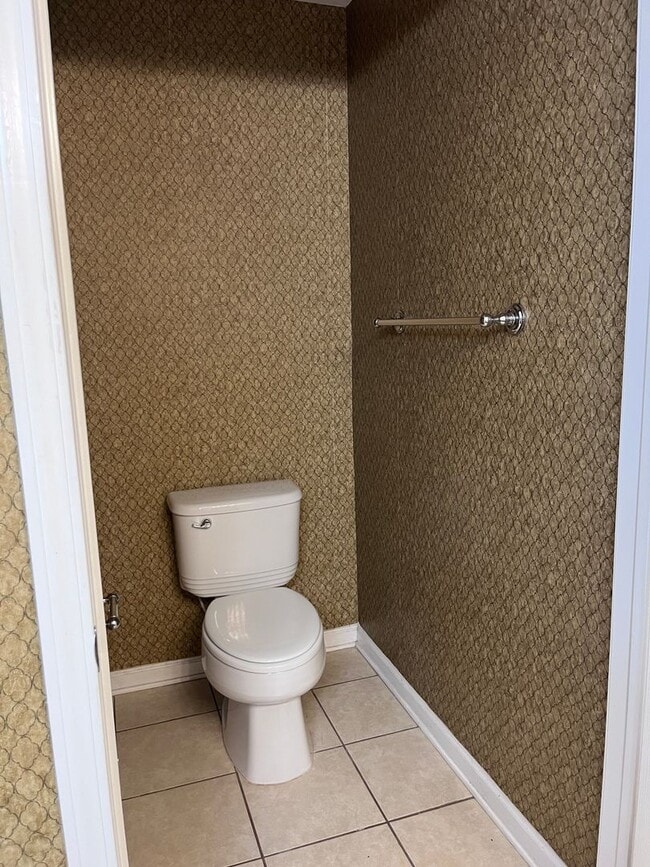 Building Photo - Welcome to the pinnacle of modern living – a dazzling 2-bedroom, 2-bathroom + Den sanctuary for r...