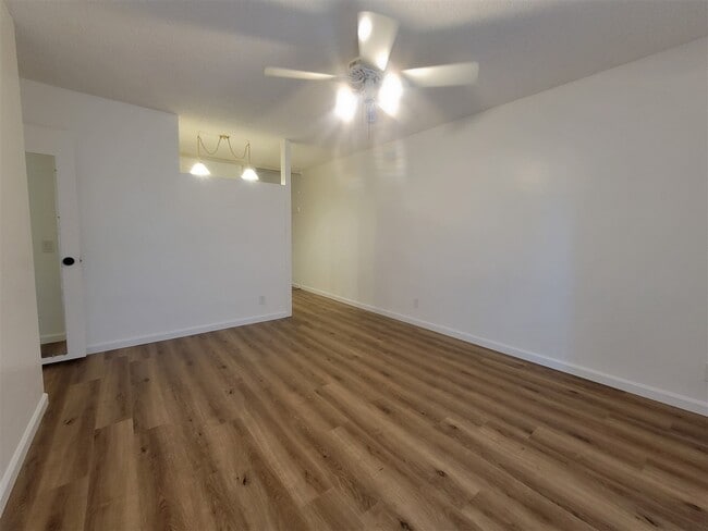 Building Photo - Oxnard Condo