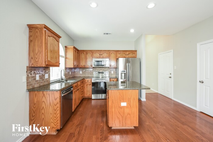 Building Photo - 10649 Fossil Hill Dr