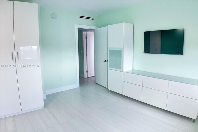 Building Photo - 1985 S Ocean Dr