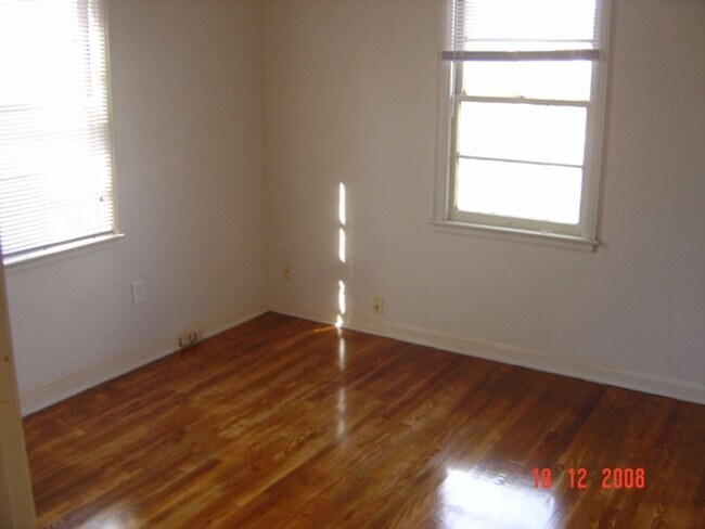 Building Photo - Charming Home in Tranquil Norwood Area