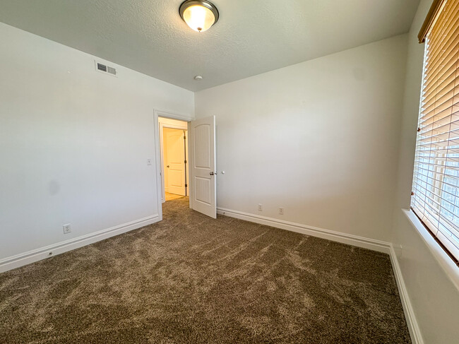 Building Photo - 248 S 550 W