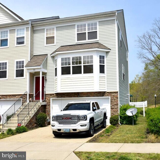Building Photo - 390 English Oak Ln