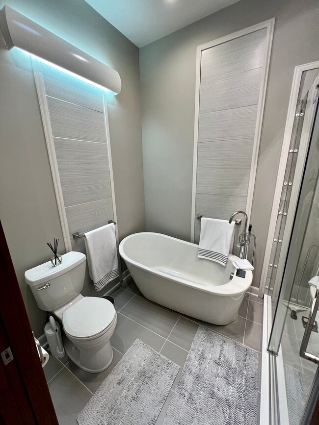 Building Photo - 1003 Court St