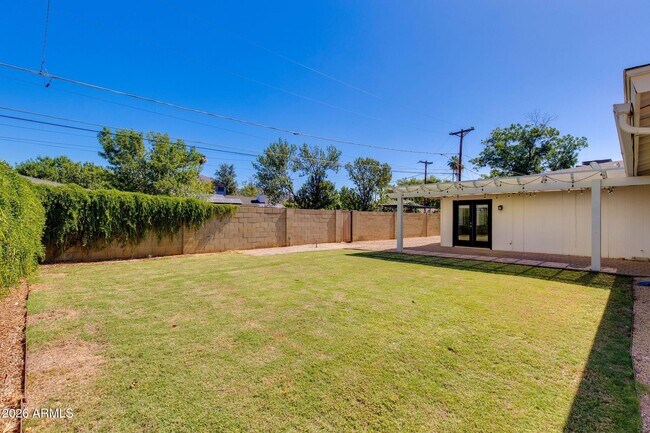 Building Photo - 5002 E Mitchell Dr