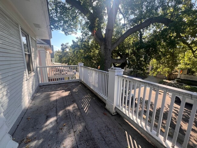 Building Photo - 641 Parkwood St NE