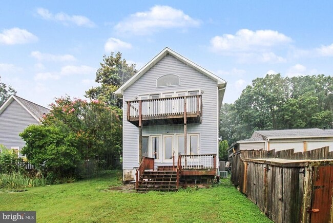 Building Photo - 1702 Oakfield Ave