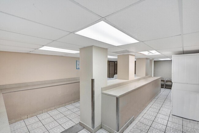 Building Photo - 1805 Sans Souci Blvd