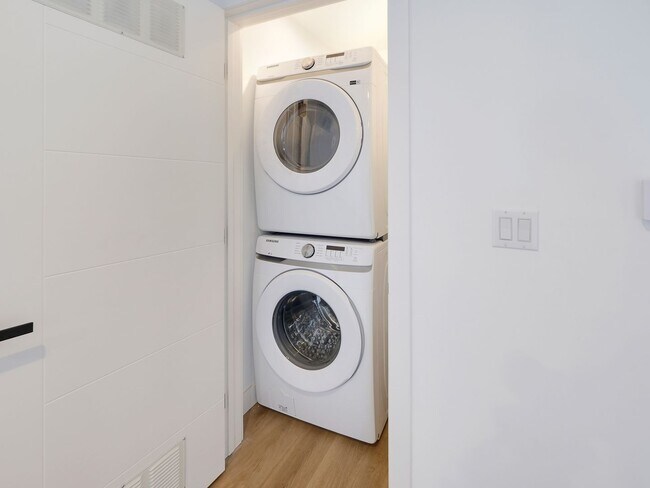 Building Photo - 1856 Redondo Blvd