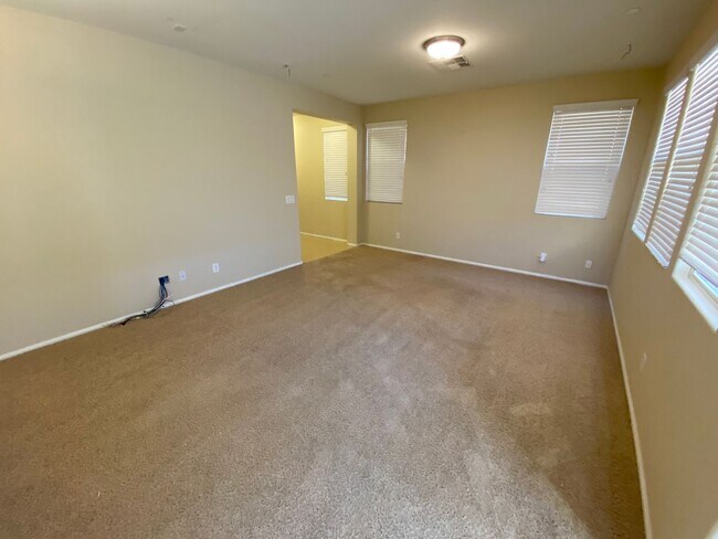 Building Photo - Wonderful 4 bed/2.5 bath home located in the NW area of Las Vegas