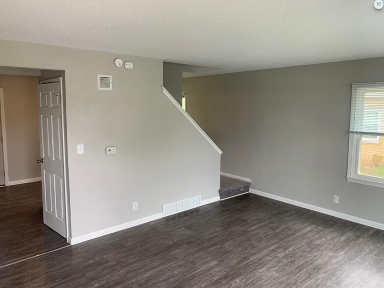 Building Photo - 207 E 35th St