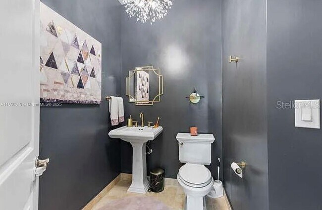 Building Photo - 403 S Sapodilla Ave